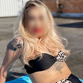 Allison All Natural
 escort in Buckinghamshire offers Kissing services