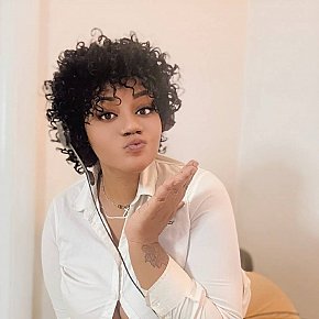 Queen-69 Superpeituda escort in Kuwait City offers Submisso/Escravo (forte) services