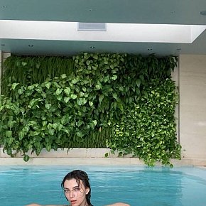 Anastasia Model /Ex-model
 escort in Paris offers Intimate massage services