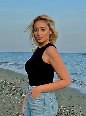 Renata_Young Fitness Girl escort in Limassol offers Körperbesamung services
