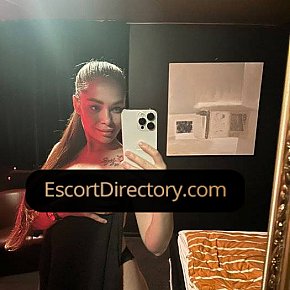 Victoria escort in  offers Ejaculation féminine services