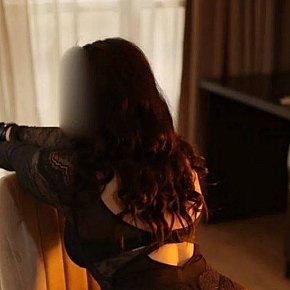 High-Class-Lady escort in  offers Massage sensuel intégral services