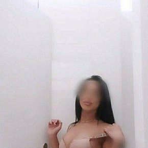 Aliss escort in Vienna offers Erotic massage services
