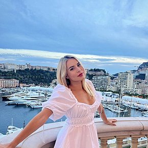 Suzanne Vip Escort escort in Monte Carlo offers Juegos con dildo
 services