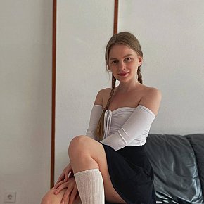 Angelika-Braun escort in  offers Bain à bulles services