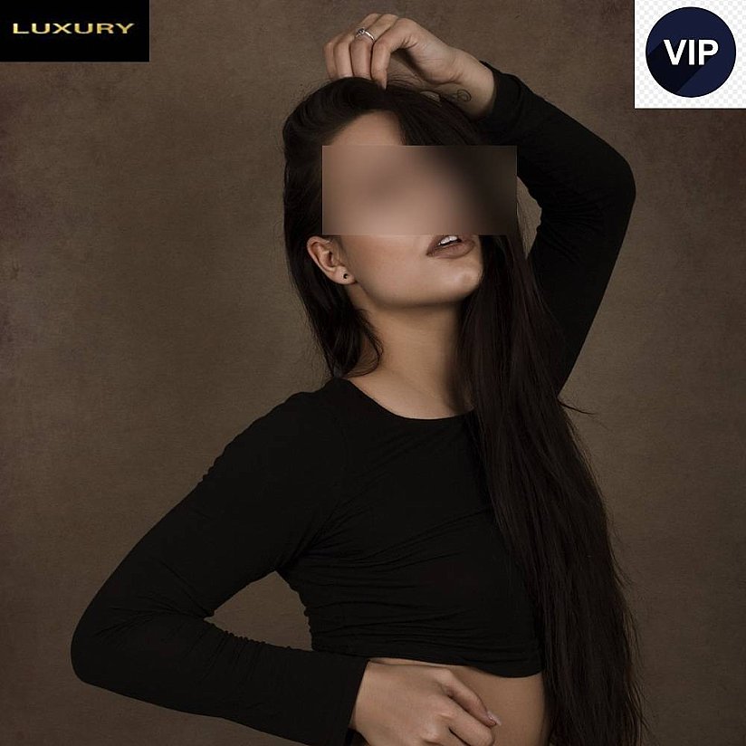 Hot girl in Warsaw offers Handjob