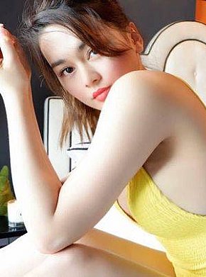Dolly Super Gros Cul escort in Makati offers Position 69 services
