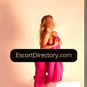 Sophia Matura escort in London offers Massaggio erotico services