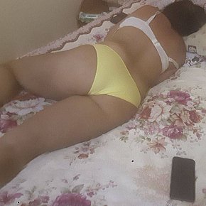 Brunette Matură escort in 