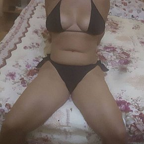 Brunette Matură escort in 