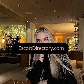 Larisa escort in Florence offers Girlfriend Experience(GFE) services