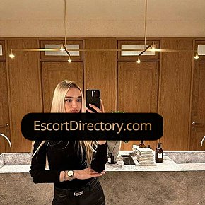 Larisa escort in Florence offers Girlfriend Experience(GFE) services