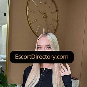 Larisa escort in Florence offers Girlfriend Experience(GFE) services