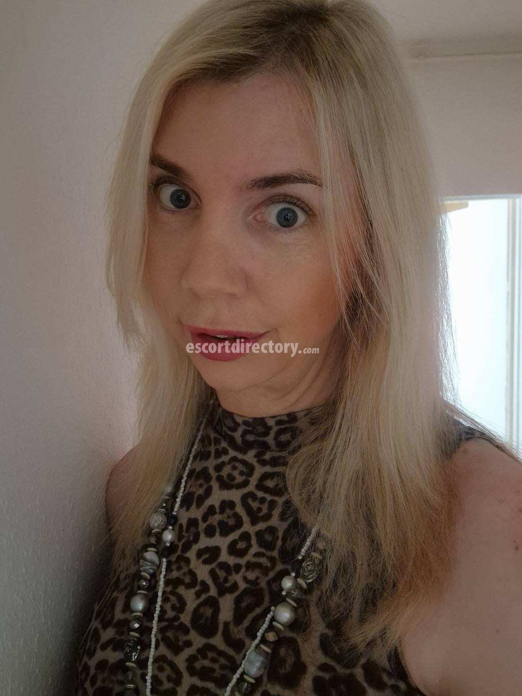 Escort in Frankfurt, Trans Loulou Lamour trans provides erotic massage