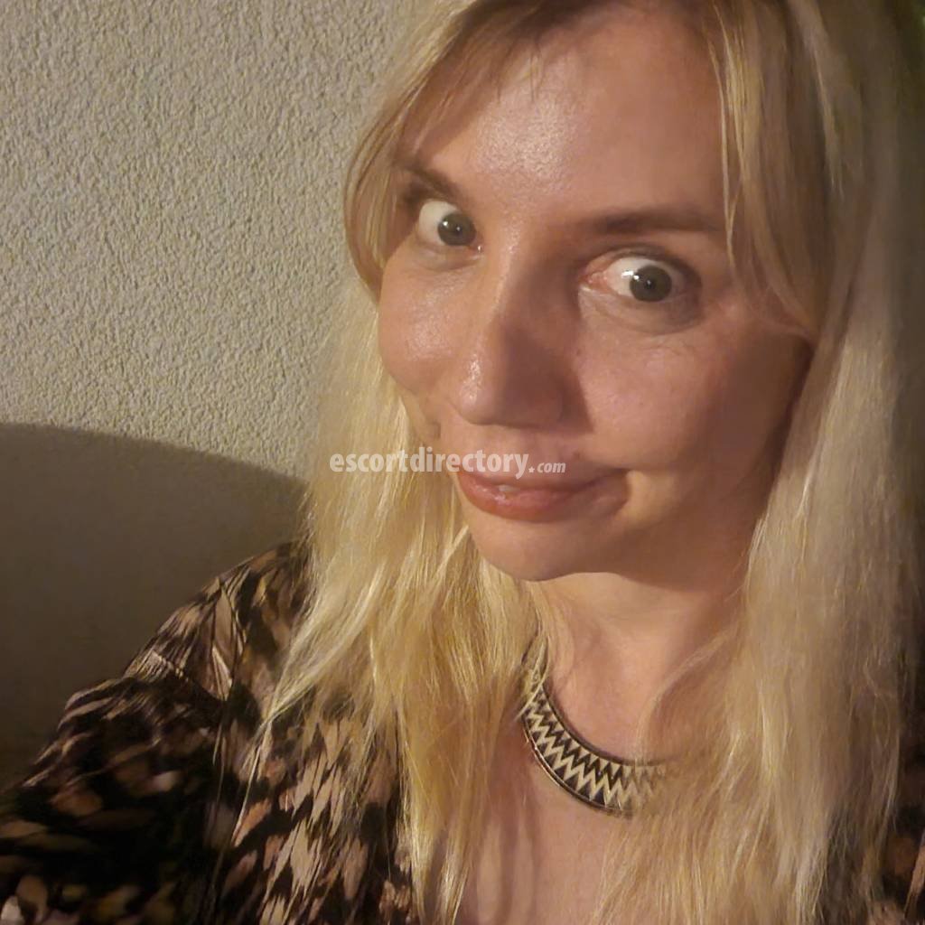 Trans Loulou Lamour Trans escort in Frankfurt offers 69 Position services