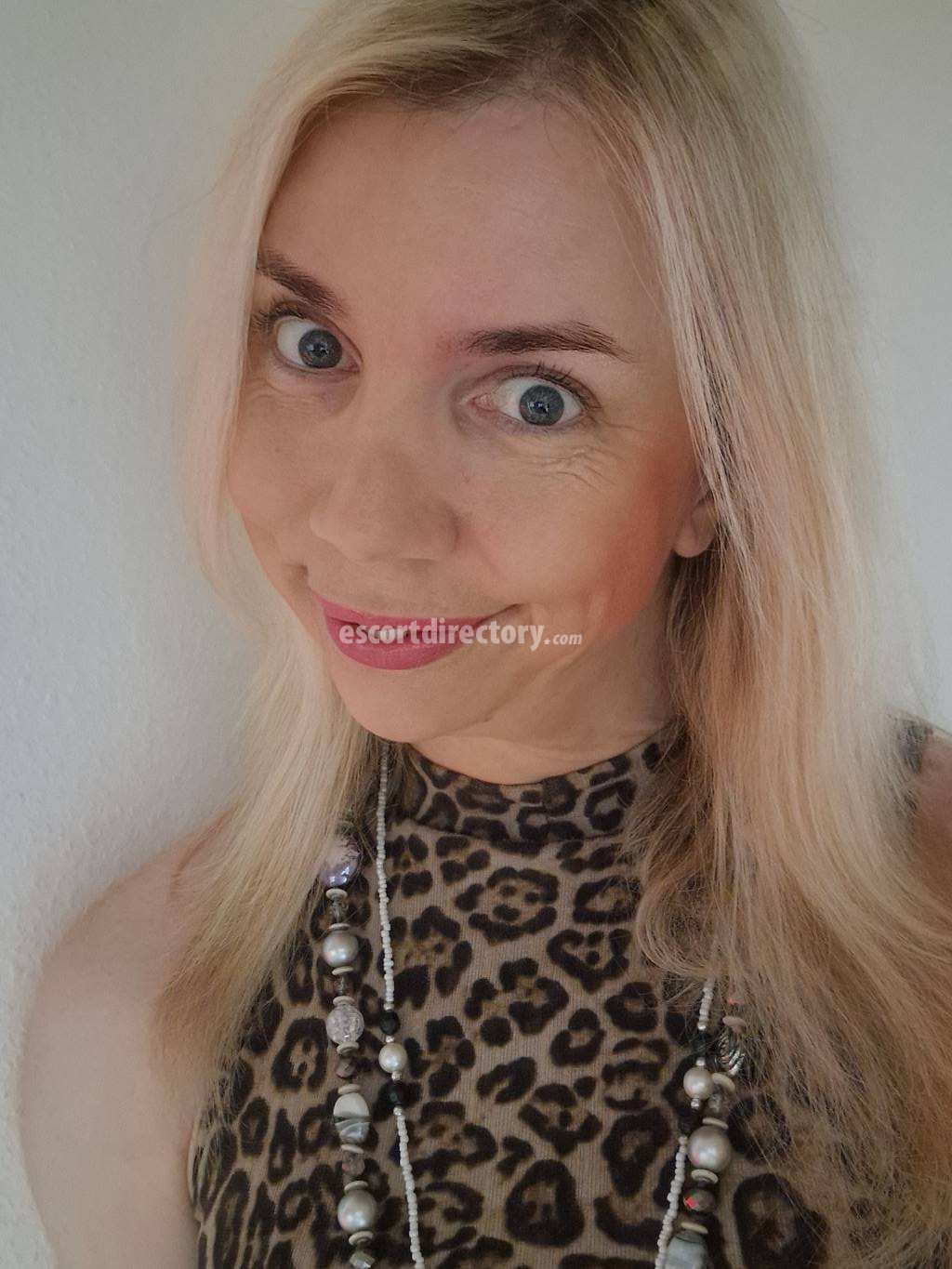 Escort in Frankfurt, Trans Loulou Lamour Transexual provides Masturbação