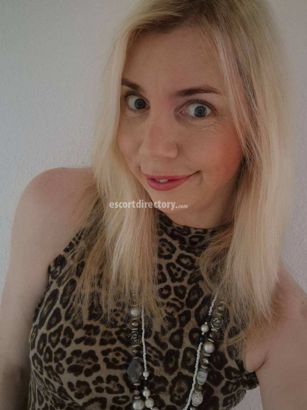Trans Loulou Lamour Trans escort in Frankfurt offers 69 services