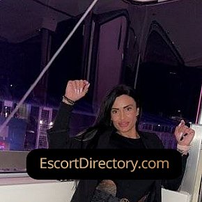 Desire escort in Luxembourg offers Handjob services