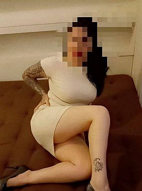 Hot-brunette escort in Brasov