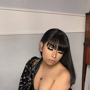 Kiran-Lola escort in Berlin offers Cumshot on body (COB) services