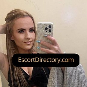 Luna Petite
 escort in Budapest offers Handjob services