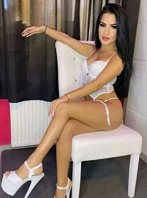 Slim-brunette escort in 