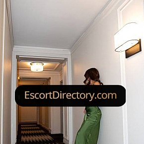 Pearl-Bardot escort in Sydney offers Deep Throat services