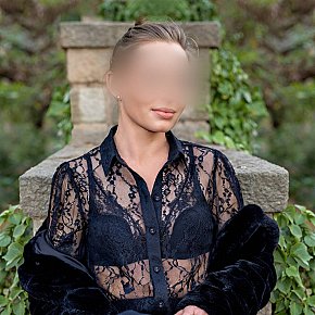 Abbey-Summers Completamente Natural escort in  offers Posição 69 services