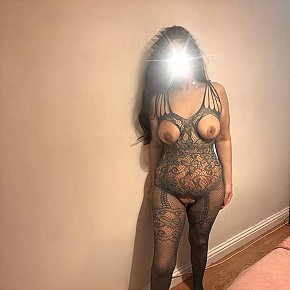 British-Anisha Mature escort in Essex offers Dirtytalk services