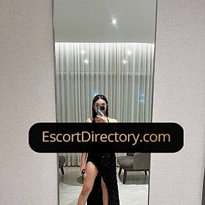 Yanne escort in  offers Massage érotique services