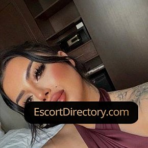 Marina Modella/Ex-modella escort in Abu Dhabi offers Massaggio erotico services