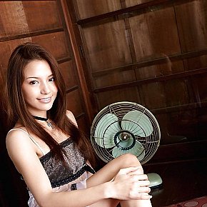 Julia escort in Makati offers Girlfriend Experience (GFE) services