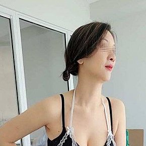 Asian-Daisy escort in Toronto offers Girlfriend Experience (GFE) services