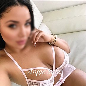 Angie-Sanz escort in Dubai offers Experiencia de Novia (GFE)
 services