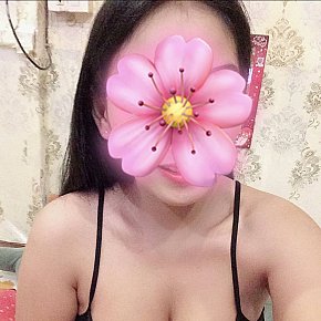 BB Mignonă escort in Bangkok offers Masaj Senzual Integral services