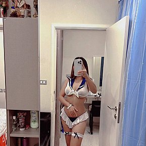 BB Mignonă escort in Bangkok offers Masaj Senzual Integral services