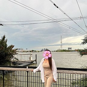 BB Mignonă escort in Bangkok offers Masaj Senzual Integral services