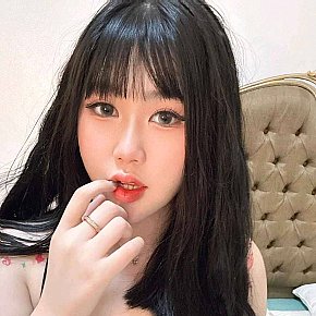 Sally-Hot-and-Top-Service Garota De Colegial escort in Abu Dhabi offers Beijar services