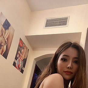 Gemm Completamente Naturale escort in Dubai offers Girlfriend Experience (GFE) services
