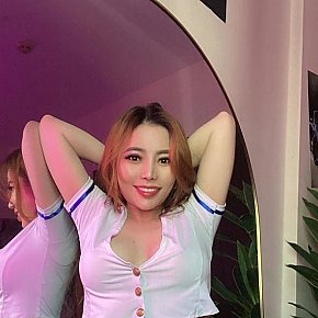 Gemm Completamente Naturale escort in Dubai offers Girlfriend Experience (GFE) services