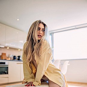 Michelle-Dias-Paty-Girl escort in London offers Ball Licking and Sucking services