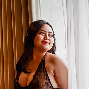 Aura-Bella escort in Kuta Bali offers Lenjerie services