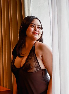 Aura-Bella escort in Kuta Bali offers Ball Licking and Sucking services