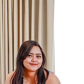 Aura-Bella escort in Kuta Bali offers Ball Licking and Sucking services