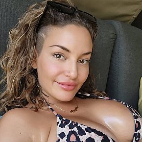 Maria Ganz natürlich escort in Vancouver offers Strapon services