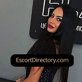 Viktoria Mature escort in Vienna offers Girlfriend Experience (GFE) services