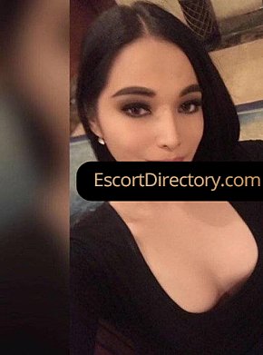 Olivia-Suarez escort in Makati offers Kissing services