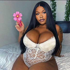 Ebony-Big-Boobs-lucy escort in Dubai offers Beijo francês services