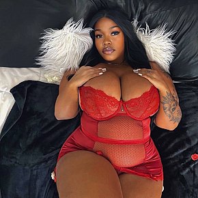 Ebony-Big-Boobs-lucy escort in Dubai offers Beijo francês services