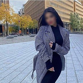 Escort in Gran Canaria, Luna petite provides erotic massage